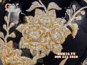 Bình hút tài lộc Mã Đáo Thành Công Trắng đắp nổi vẽ vàng 24k, nền xanh coban - cao 40cm