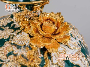 Bình hút tài lộc Mã Đáo Thành Công Trắng đắp nổi vẽ vàng 24k, nền xanh lục bảo - cao 40cm