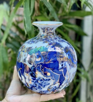 Bình hút tài lộc men lam cổ, họa tiết mã Đáo thành công vẽ vàng 24K, cao 16cm