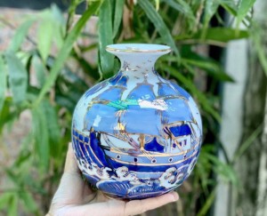 Bình hút tài lộc men lam Thuận Buồm Xuôi Gió vẽ vàng 24K -  cao 16cm