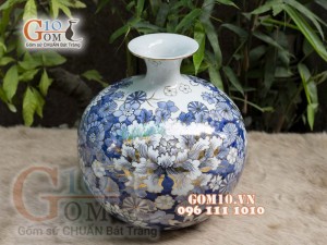 Bình hút tài lộc men lam cảnh chữ Thọ ngàn hoa vẽ vàng 24k, cao 30cm