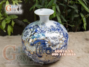 Bình hút tài lộc men lam cảnh chữ Thọ ngàn hoa vẽ vàng 24k, cao 30cm