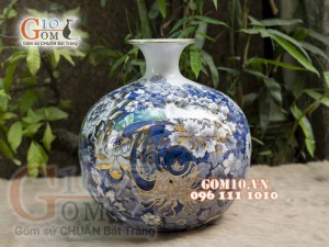 Bình hút tài lộc men lam cảnh chữ Thọ ngàn hoa vẽ vàng 24k, cao 30cm