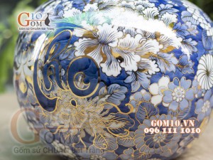 Bình hút tài lộc men lam cảnh chữ Thọ ngàn hoa vẽ vàng 24k, cao 30cm