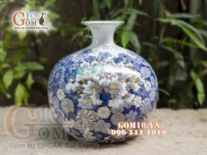 Bình hút tài lộc men lam cảnh chữ Thọ ngàn hoa vẽ vàng 24k, cao 30cm