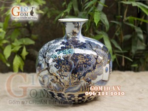 Bình hút tài lộc men lam cảnh Tùng Chùa vẽ vàng 24k, cao 36cm