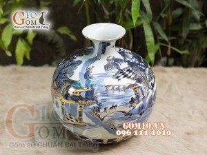 Bình hút tài lộc men lam cảnh Tùng Chùa vẽ vàng 24k, cao 36cm