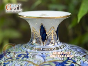 Bình hút tài lộc men lam cảnh hoa dây Tài Lộc vẽ vàng 24k, cao 36cm