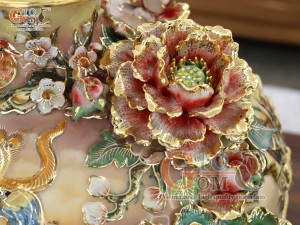 Bình hút tài lộc men loang nâu đắp nổi Công Đào Phú Quý vẽ vàng 24k, cao 30cm