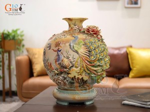 Bình hút tài lộc men loang nâu đắp nổi Công Đào Phú Quý vẽ vàng 24k, cao 35cm