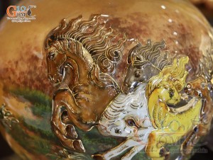 Bình hút tài lộc men loang nâu đắp nổi Mã Đáo Thành Công vẽ vàng 24k, cao 30cm