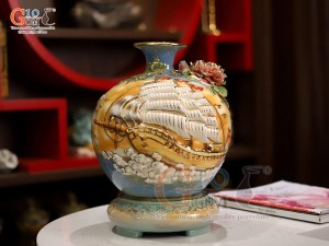 Bình hút tài lộc men loang vàng đắp nổi Thuận Buồm Xuôi Gió vẽ vàng 24k, cao 30cm