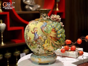 Bình hút tài lộc men loang xanh cốm đắp nổi Công Đào Phú Quý vẽ vàng 24k, cao 35cm