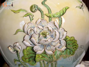 Bình hút tài lộc men loang xanh đắp nổi Công Đào Phú Quý vẽ vàng 24k, cao 30cm