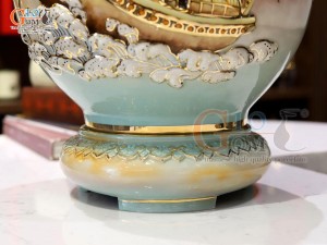 Bình hút tài lộc men loang xanh đắp nổi Thuận Buồm Xuôi Gió vẽ vàng 24k, cao 35cm