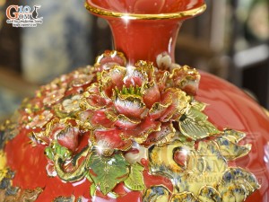 Bình hút tài lộc men màu đỏ đắp nổi Mã Đáo Thành Công kênh vẽ vàng 24k, cao 40cm