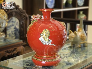 Bình hút tài lộc men màu đỏ đắp nổi Mã Đáo Thành Công kênh vẽ vàng 24k, cao 40cm