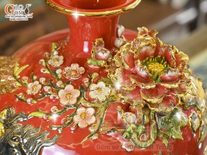 Bình hút tài lộc men màu đỏ đắp nổi Mã Đáo Thành Công kênh vẽ vàng 24k, cao 40cm
