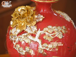 Bình hút tài lộc men màu đỏ, đắp nổi Thuận Buồm Xuôi Gió trắng vẽ vàng 24k, cao 28cm