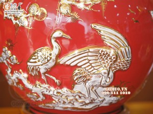 Bình hút tài lộc men màu đỏ, đắp nổi Thuận Buồm Xuôi Gió trắng vẽ vàng 24k, cao 28cm