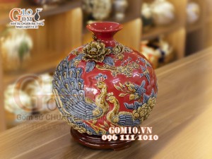 Bình hút tài lộc men màu, nền đỏ đắp nổi Công Đào Phú Quý, cao 38cm