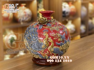 Bình hút tài lộc men màu, nền đỏ đắp nổi Công Đào Phú Quý, cao 40cm