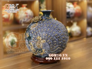 Bình hút tài lộc men màu, nền xanh đắp nổi Công Đào Phú Quý, cao 40cm