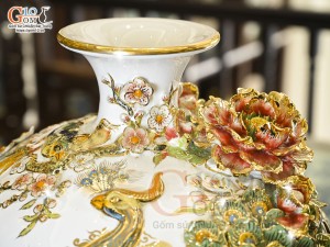 Bình hút tài lộc men màu trắng đắp nổi Công Danh Phú Quý kênh vẽ vàng 24k, cao 30cm