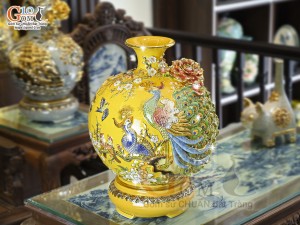 Bình hút tài lộc men màu vàng đắp nổi Công Danh Phú Quý kênh vẽ vàng 24k, cao 35cm