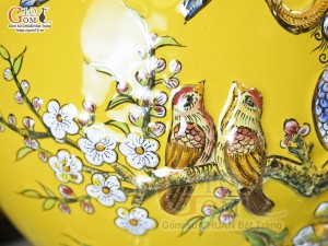 Bình hút tài lộc men màu vàng đắp nổi Công Danh Phú Quý kênh vẽ vàng 24k, cao 35cm