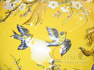 Bình hút tài lộc men màu vàng đắp nổi Công Danh Phú Quý kênh vẽ vàng 24k, cao 35cm