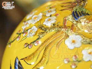 Bình hút tài lộc men màu vàng đắp nổi Công Danh Phú Quý kênh vẽ vàng 24k, cao 35cm