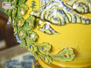 Bình hút tài lộc men màu vàng đắp nổi Công Danh Phú Quý kênh vẽ vàng 24k, cao 35cm