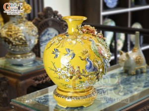 Bình hút tài lộc men màu vàng đắp nổi Công Danh Phú Quý kênh vẽ vàng 24k, cao 35cm