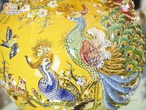 Bình hút tài lộc men màu vàng đắp nổi Công Danh Phú Quý kênh vẽ vàng 24k, cao 35cm