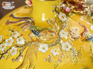 Bình hút tài lộc men màu vàng đắp nổi Công Danh Phú Quý kênh vẽ vàng 24k, cao 35cm