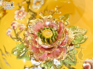 Bình hút tài lộc men màu vàng đắp nổi Thuận Buồm Xuôi Gió kênh vẽ vàng 24k, cao 30cm