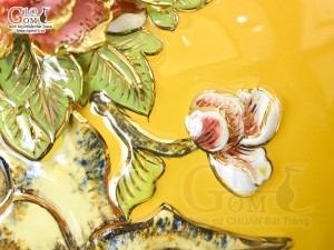 Bình hút tài lộc men màu vàng đắp nổi Thuận Buồm Xuôi Gió kênh vẽ vàng 24k, cao 30cm