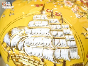 Bình hút tài lộc men màu vàng đắp nổi Thuận Buồm Xuôi Gió kênh vẽ vàng 24k, cao 30cm