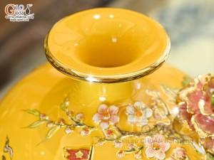Bình hút tài lộc men màu vàng đắp nổi Thuận Buồm Xuôi Gió kênh vẽ vàng 24k, cao 30cm