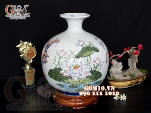 Bình hút tài lộc vẽ màu họa tiết Chép Sen, cao 23cm