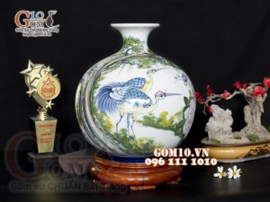 Bình hút tài lộc vẽ màu họa tiết Tùng Hạc, cao 30cm