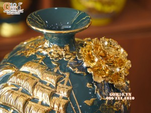 Bình hút tài lộc men màu xanh lục bảo, đắp nổi Thuận Buồm Xuôi Gió vẽ vàng 24k, cao 25cm