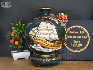 Bình hút tài lộc men màu xanh lục đắp nổi Thuận Buồm Xuôi Gió kênh vẽ vàng 24k, cao 30cm