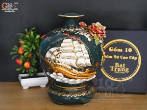 Bình hút tài lộc men màu xanh lục đắp nổi Thuận Buồm Xuôi Gió kênh vẽ vàng 24k, cao 30cm