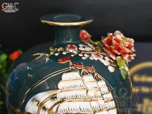 Bình hút tài lộc men màu xanh lục đắp nổi Thuận Buồm Xuôi Gió kênh vẽ vàng 24k, cao 30cm