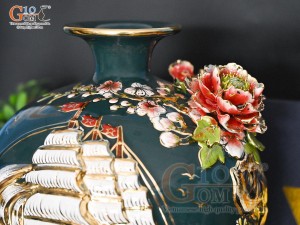 Bình hút tài lộc men màu xanh lục đắp nổi Thuận Buồm Xuôi Gió kênh vẽ vàng 24k in logo Đài THVN, cao 25cm