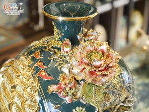 Bình hút tài lộc men màu xanh lục đắp nổi Thuận Buồm Xuôi Gió kênh vẽ vàng 24k in logo VTV, cao 25cm