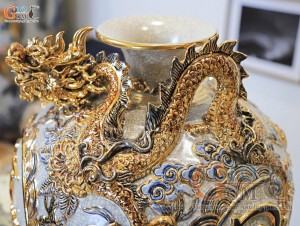 Bình hút tài lộc men rạn đắp nổi Hoàng Long Nhả Ngọc Phúc Lộc Thọ vẽ vàng 24k, cao 30cm