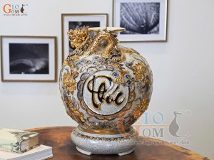 Bình hút tài lộc men rạn đắp nổi Hoàng Long Nhả Ngọc Phúc Lộc Thọ vẽ vàng 24k, cao 40cm Bình hút tài lộc men rạn đắp nổi Hoàng Long Nhả Ngọc Phúc Lộc Thọ vẽ vàng 24k, cao 40cm